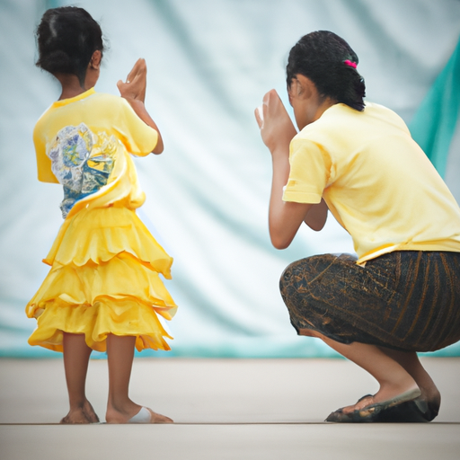 ילד לומד ריקוד תאילנדי מאדם מקומי